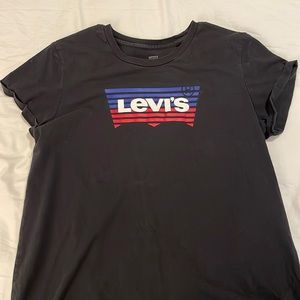 Levi’s black t shirt